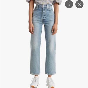 Levi’s Women’s Ribcage Straight Ankle Worn Out 27